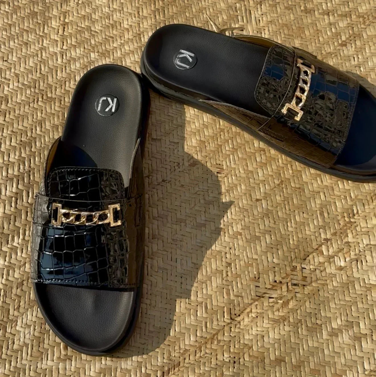 Olyo Black Slides